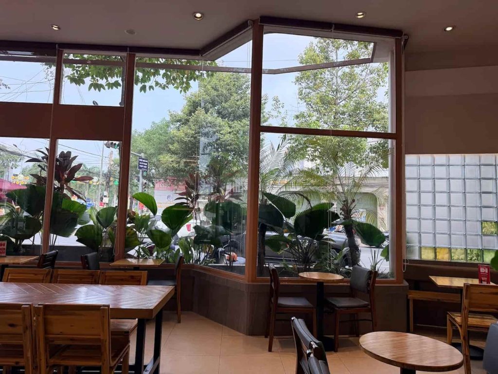 highland coffee dong xoai 3
